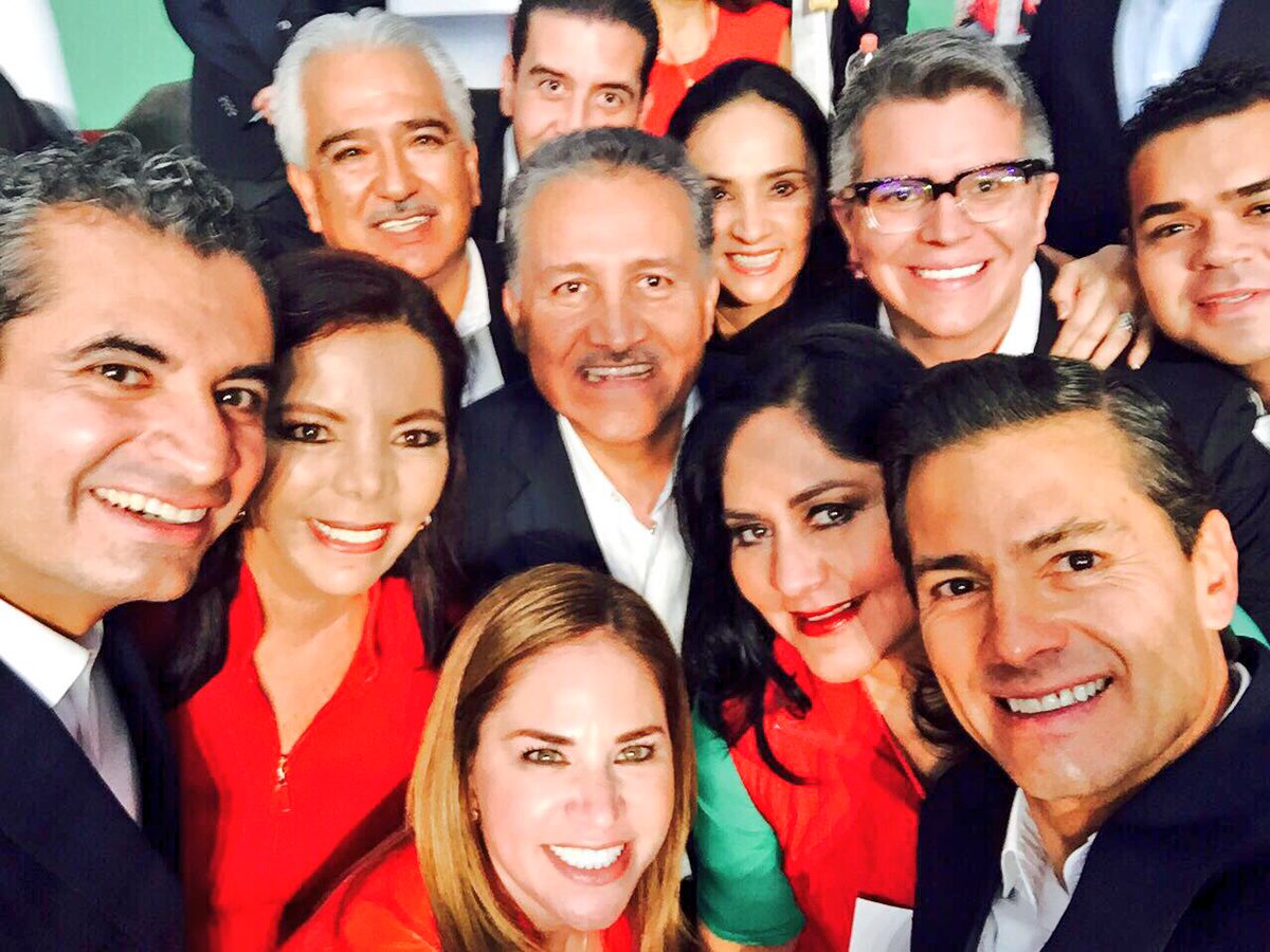 Concluyendo la ceremonia solemne de nuestros #88AñosContigo