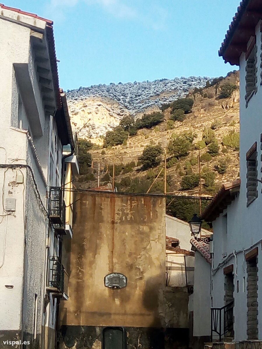 El_Vispal's tweet photo. Nos hemos levantado con un poco de nieve en el alto #vispal #linaresdemora https://t.co/6Jy9MgiIlV