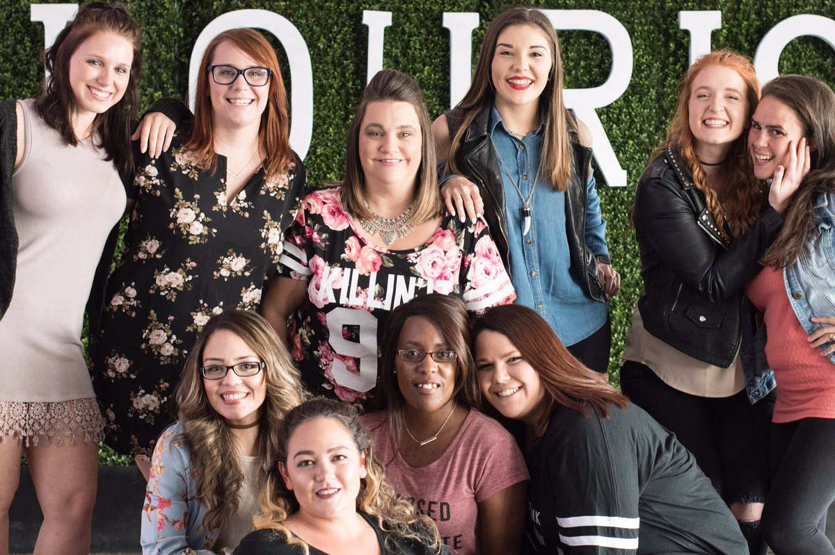ReThink_Pink's tweet photo. That's a wrap for #RethinkPink17! What an incredible weekend! Let's rise up, #flourish and be the women who God has called us to be! #RTP17 https://t.co/C0MyXc4iKt