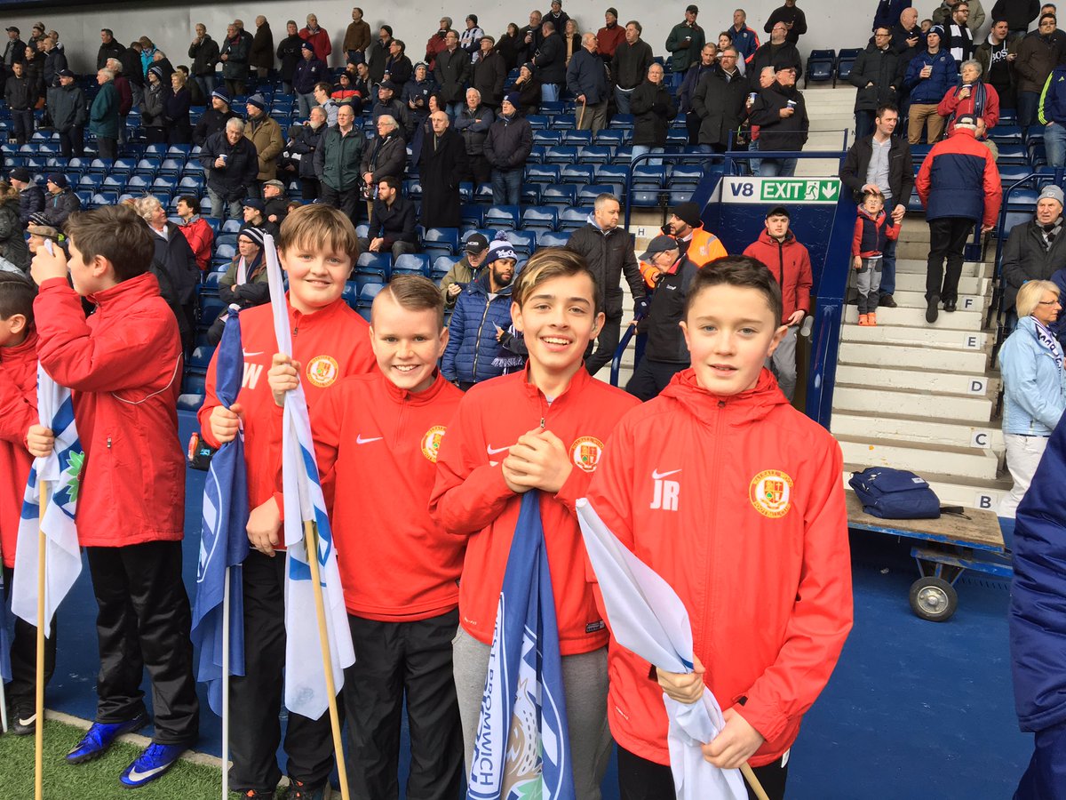 Sam_Whitmore1's tweet photo. Surprise day for some clubs from our Grassroots Week!@WWSAINTSJFC @TantanylionsFC @SilverdaleJFC @PhilHulme @middlemorelane @WBAFoundation https://t.co/T738vPVadO