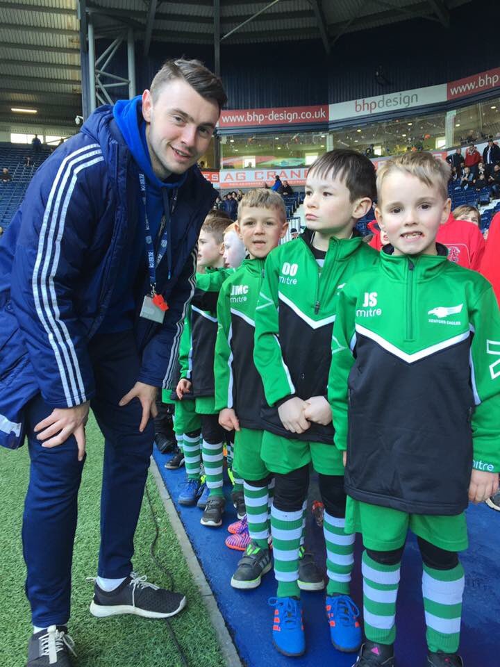 Sam_Whitmore1's tweet photo. Surprise day for some clubs from our Grassroots Week!@WWSAINTSJFC @TantanylionsFC @SilverdaleJFC @PhilHulme @middlemorelane @WBAFoundation https://t.co/T738vPVadO