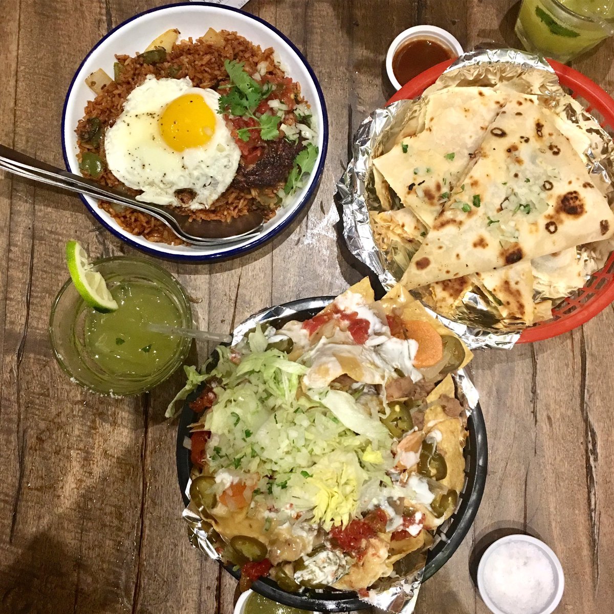 frausato's tweet photo. 🌮🌯 @redlizardph https://t.co/xWwwLWUUaK