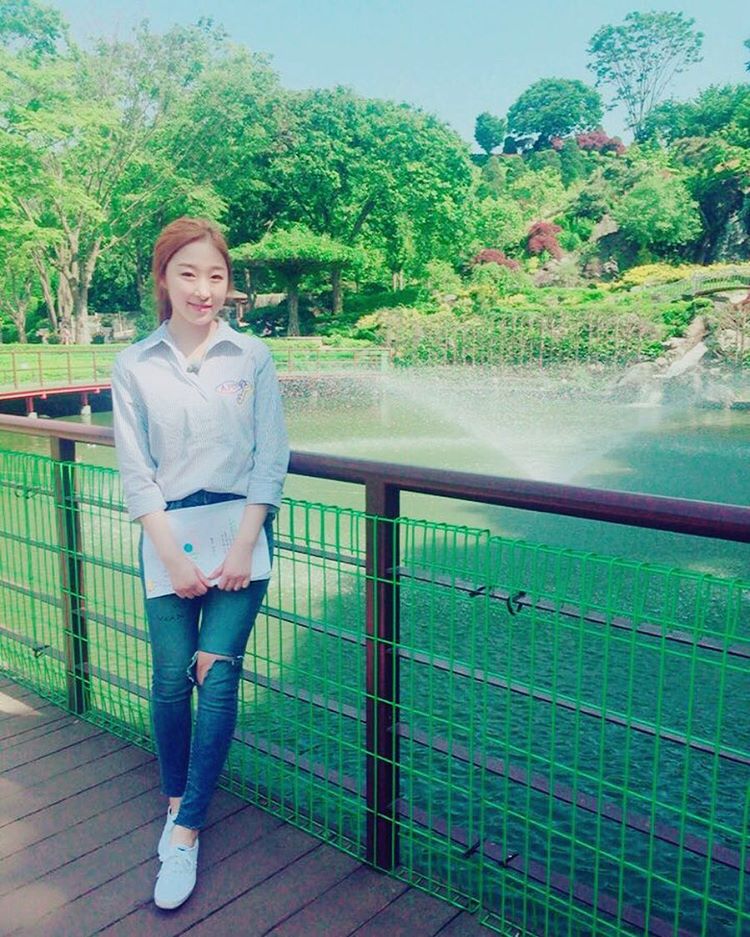 soobinpic's tweet photo. girlfriend soobin 
- dates at the park
- does the most embarrassing things to make you laugh
- loves your smile
- takes random pics of you https://t.co/Smm8QeTiHu