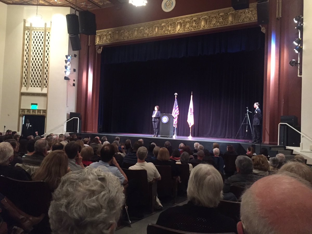 tmalik87's tweet photo. Wish more concrete commitments were made by @RepAnnaEshoo Look forward to your actions, Congresswoman. #TownHall https://t.co/pc2APb3wDn