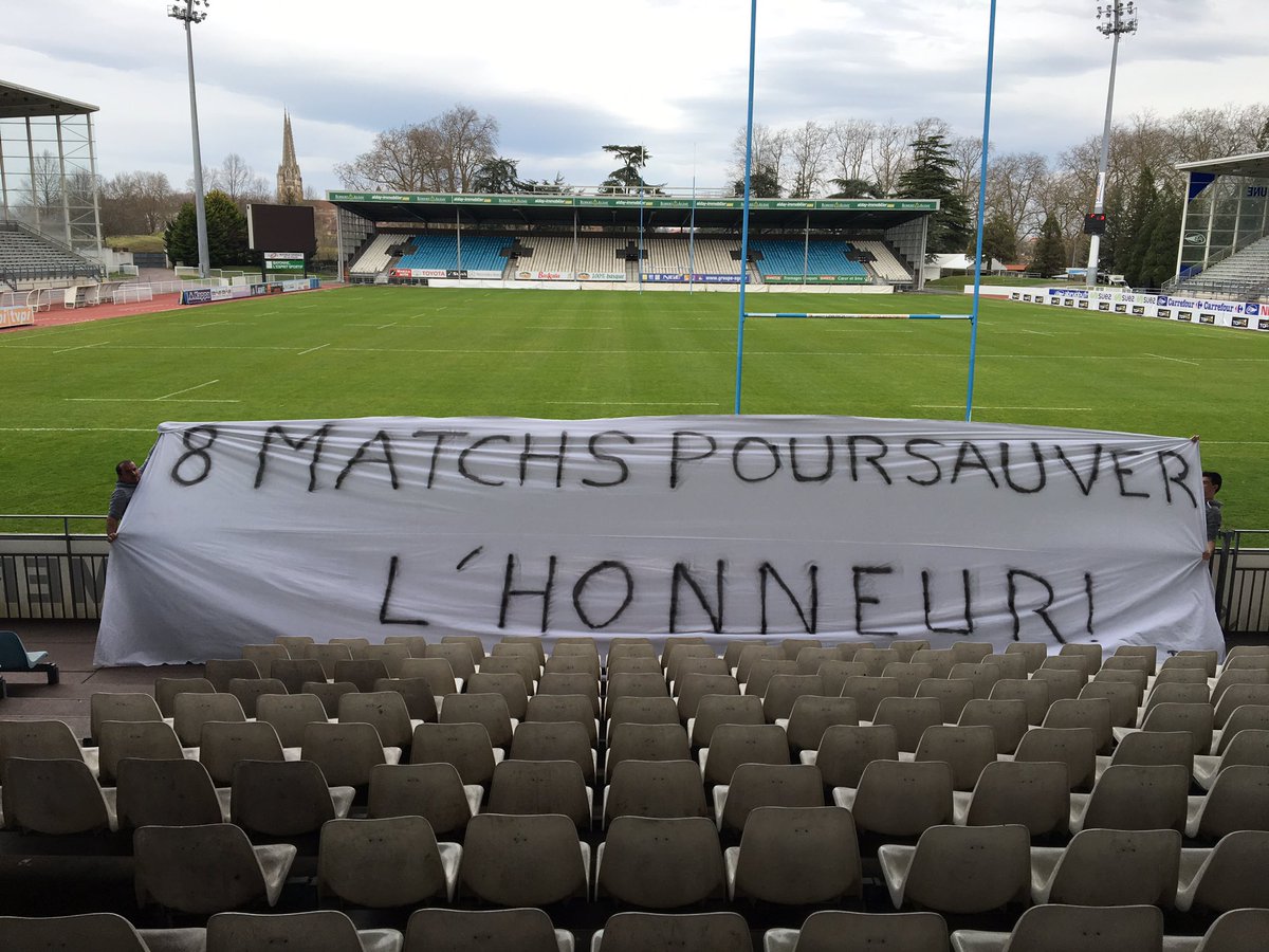assoboc's tweet photo. Pour ceux qui l'ont loupé voici notre banderole de ce soir...
#PlusQue7 https://t.co/hviVBsj8Ff