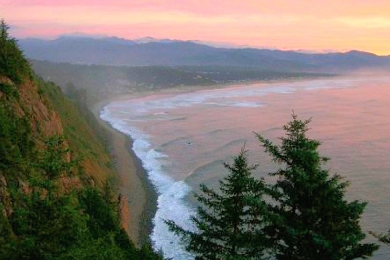 Not sure what to pack for your Oregon Coast Vacation? We've got the info wp.me/p6PScK-hI #manzanitabeachlife #oregon