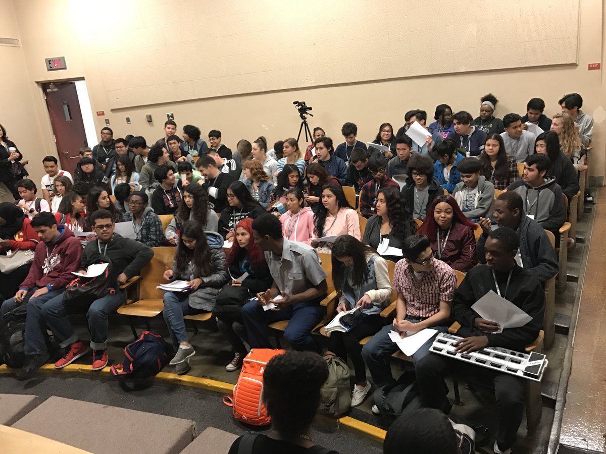 startupshowsd's tweet photo. #KearneyHigh Students learn the #ArtOfTheInterview #StartupVideo #Startups #SanDiego https://t.co/qwSvVvHB5Y