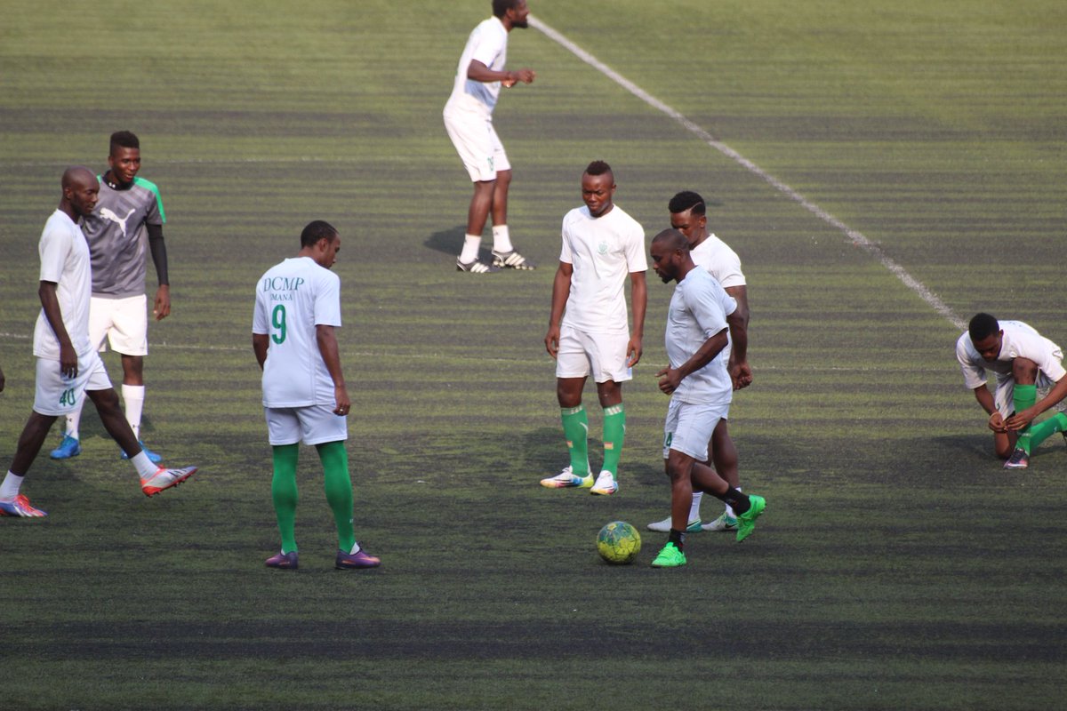 Dcmpimana's tweet photo. Séance d'entraînement de ce Samedi 04/03 au stade de Martyrs
@MinakuAubin # tjr même morale face a Sharkfc ce dimanche 05/03 Au STR https://t.co/fsH6Boz8k1