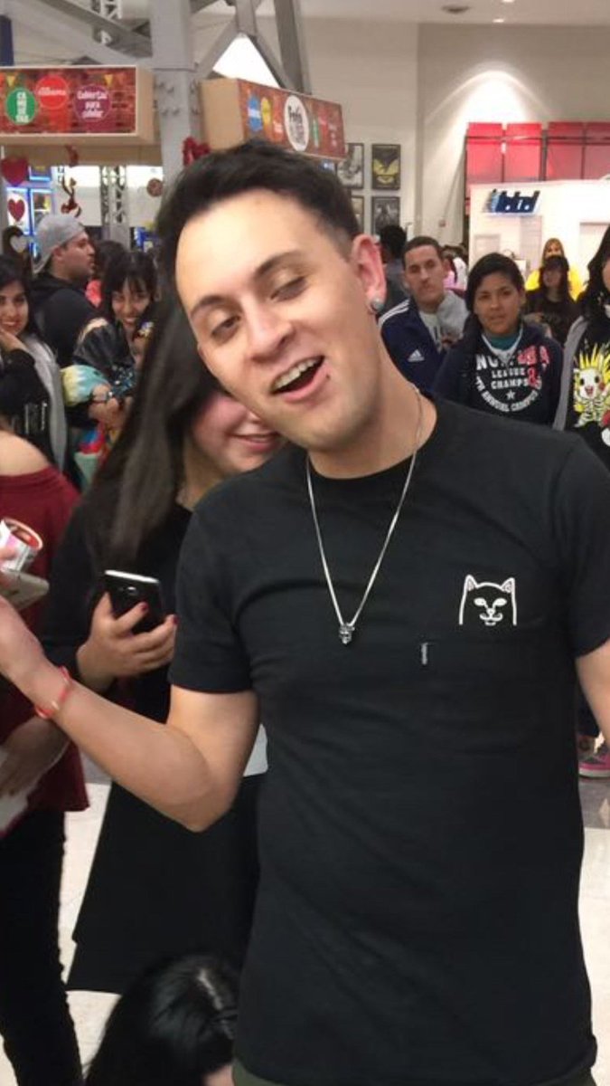 Aquí una foto de <a href="/CamaraChamp/">Champi 🇲🇽</a> despues de un mes de Rumba jajajaja  #VidaTeen