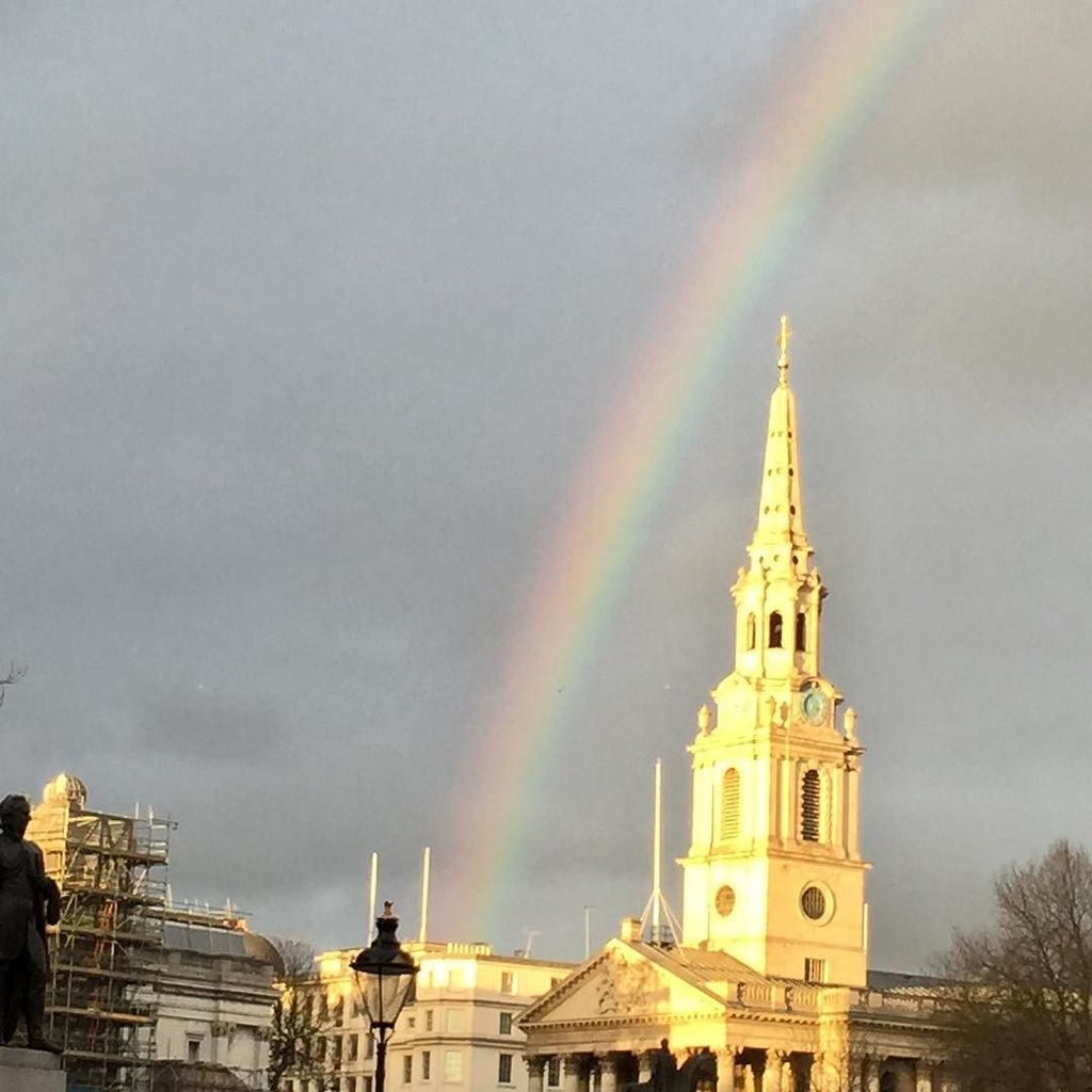 Who knew the rainbow ended behind Trafalgar Square? #whatrain? #london ift.tt/2n068IE