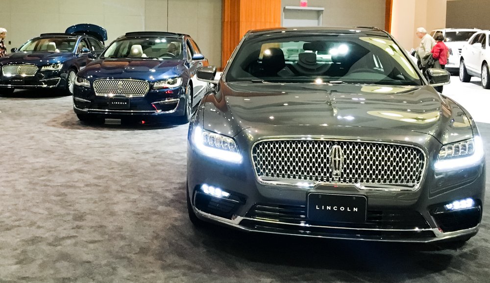 MilAutoShow's tweet photo. #Lincoln is showing off the impressive new #continental at the #MKEAutoShow. #LincolnContinental https://t.co/63c2h2de67