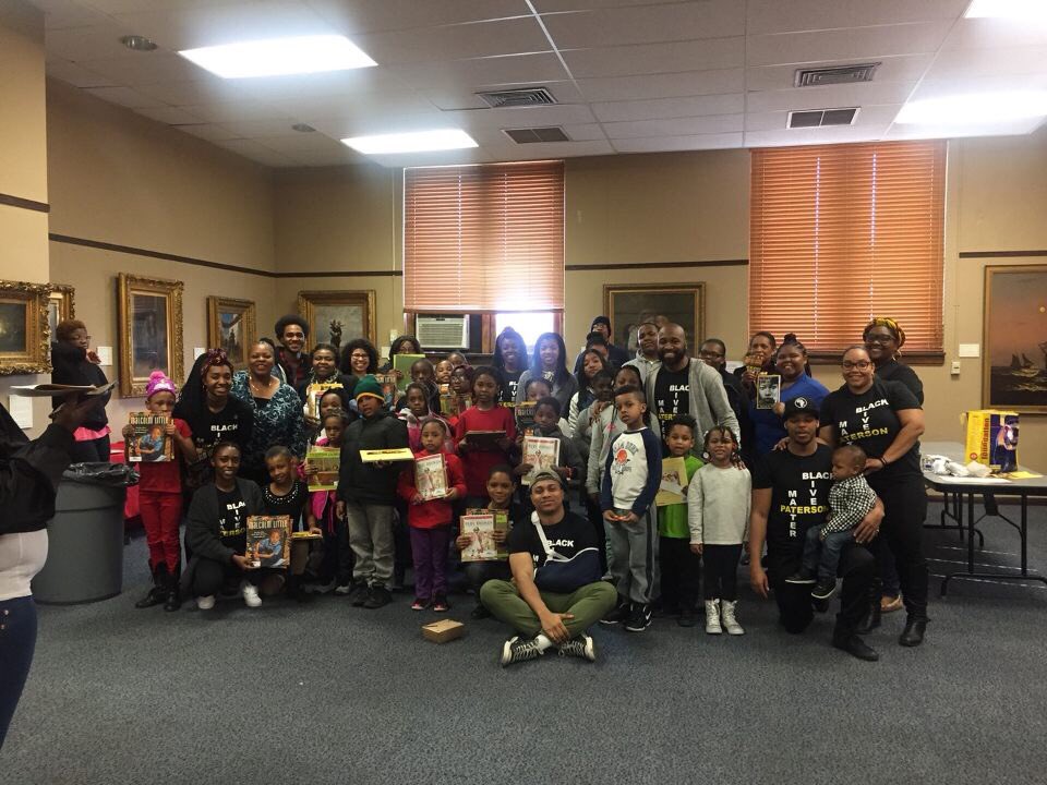 zellieimani's tweet photo. Our 1st Books &amp; Breakfast program. We registered both kids &amp; parents for library cards. &amp; taught Black love + community building! https://t.co/AVy8HTGiln