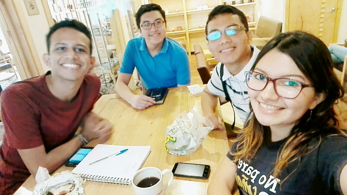 YC_ESA's tweet photo. ¡Primera reunión extra oficial del #YCSV! Preparando nuestras próximas actividades #StayTuned #NoDaysOff 😎🙌 https://t.co/RoouDcOZVE