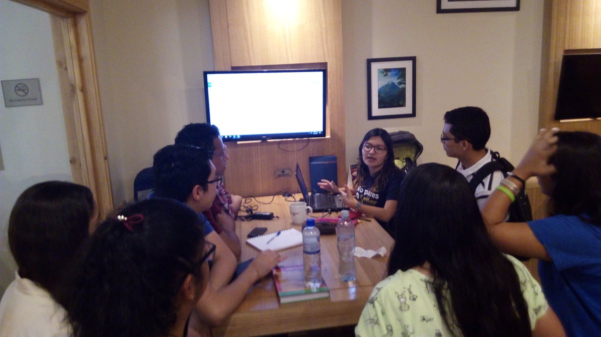 YC_ESA's tweet photo. ¡Primera reunión extra oficial del #YCSV! Preparando nuestras próximas actividades #StayTuned #NoDaysOff 😎🙌 https://t.co/RoouDcOZVE