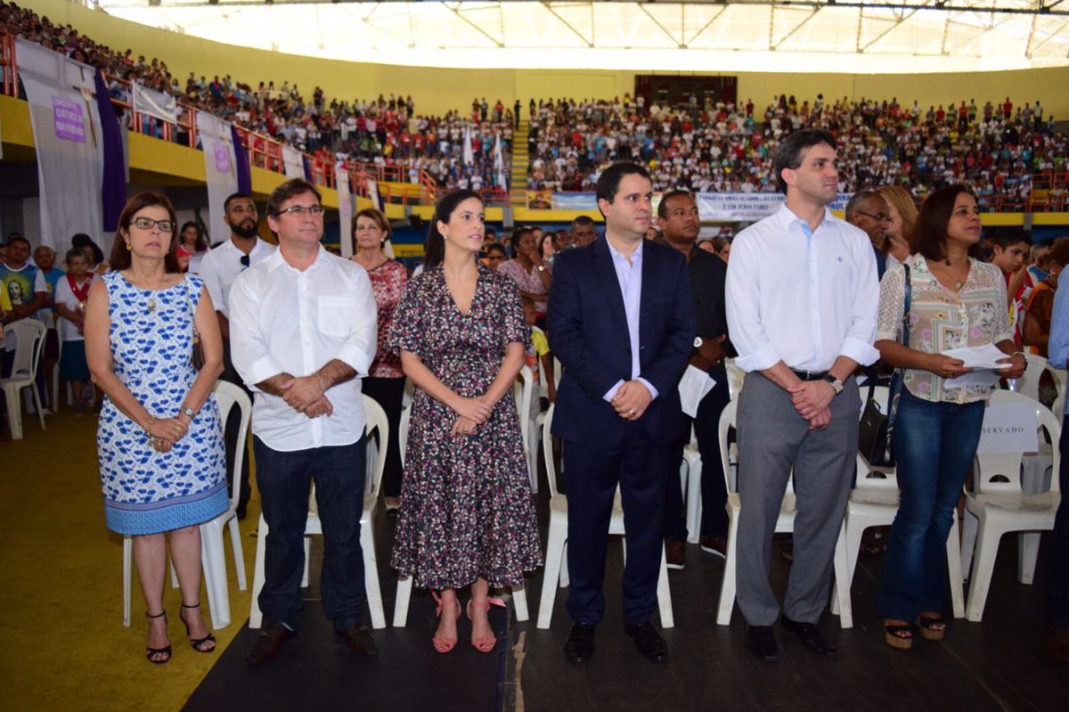 EHolandaJr's tweet photo. Boa tarde, amigos! Participo, agora, no Ginásio Castelinho, do lançamento da Campanha da Fraternidade 2017. https://t.co/WViKTtpRye