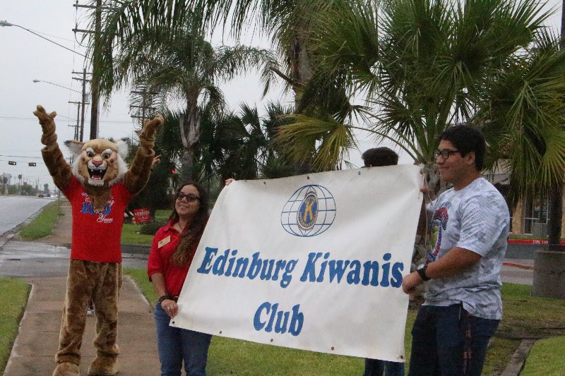 EHSkeyclub2016's tweet photo. A HUGE thaks to all our key club members that came out and helped with kiwanis annual pancake breakfast. ❤️ #EHSKeyClub 🔑 https://t.co/JiPtqAWWWq