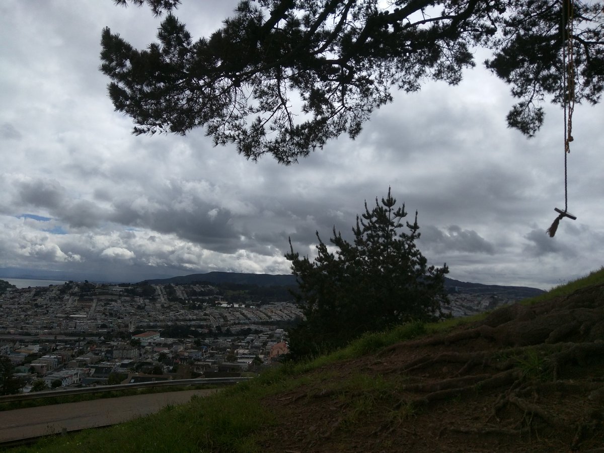 bernalSwing's tweet photo. Overcast but high visibility. Great time for a swing in the breeze up on Bernal Hill. https://t.co/2hLEMjD4Ux