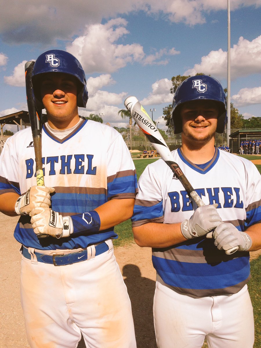 BUPilotsBB's tweet photo. Game 2 just started. Andrew Bobeck on the mound. Kelver and Wathier hitting 3rd and 4th. #bashbrothers https://t.co/kaqGLH08kI