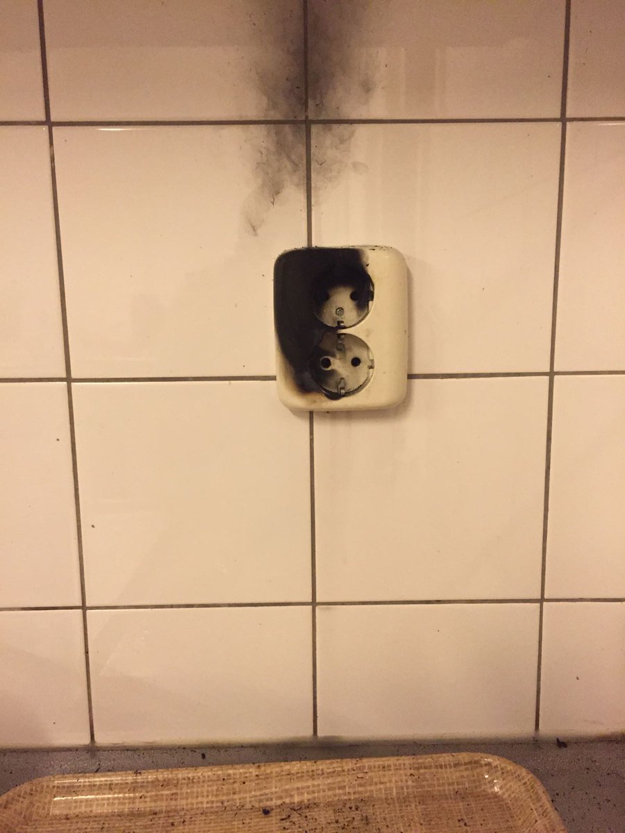 We hadden even een plaatselijke brand waardoor we er even uit moesten. Maar het probleem is opgelost. #iScout17