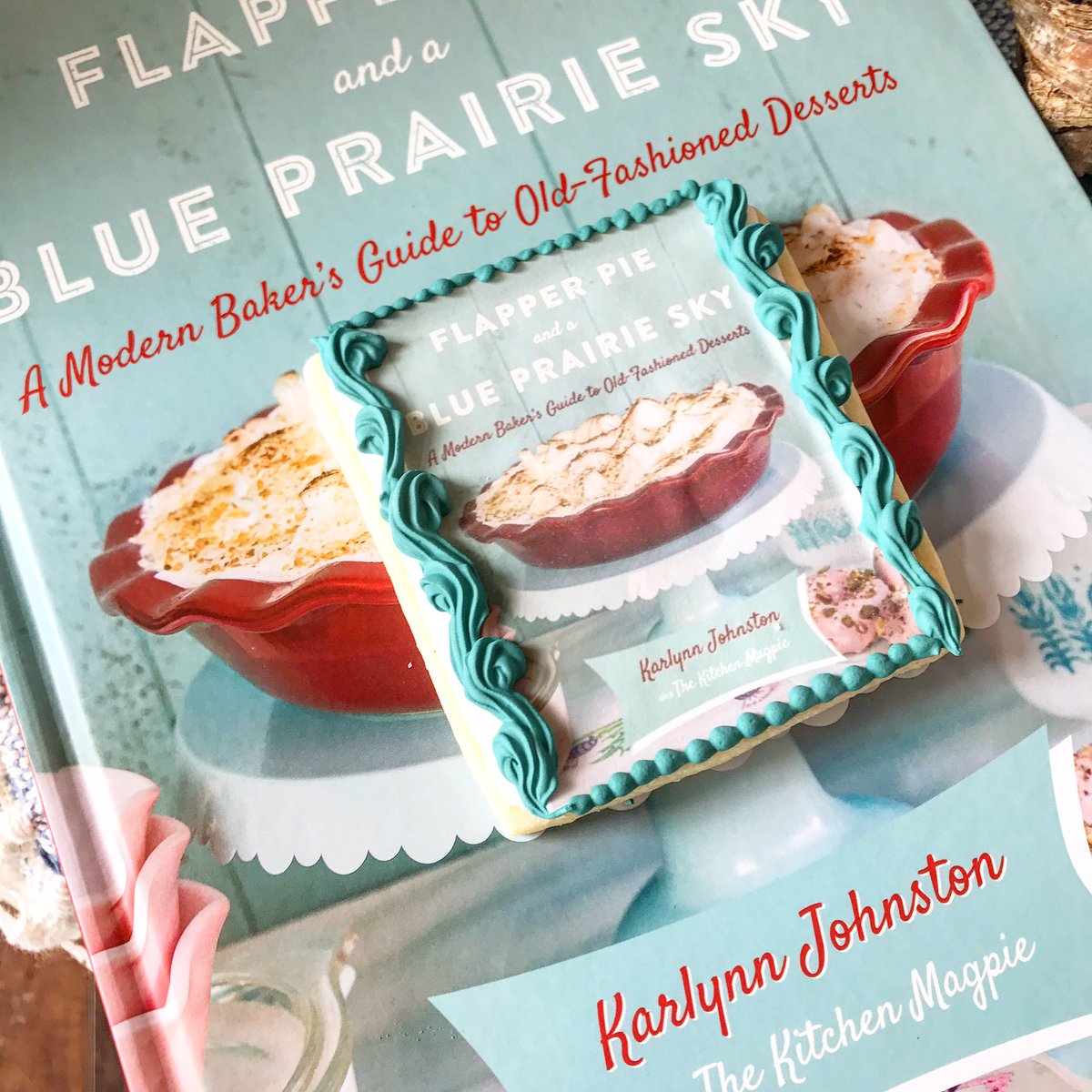 KitchenMagpie's tweet photo. You guys: That's a #FlapperPieBook COOKIE on top of my book!! Baked up by @CuteClassyCakes!! Come on over to Studio 49 in #Camrose, 2-4 pm! https://t.co/zFWXXZa7r1