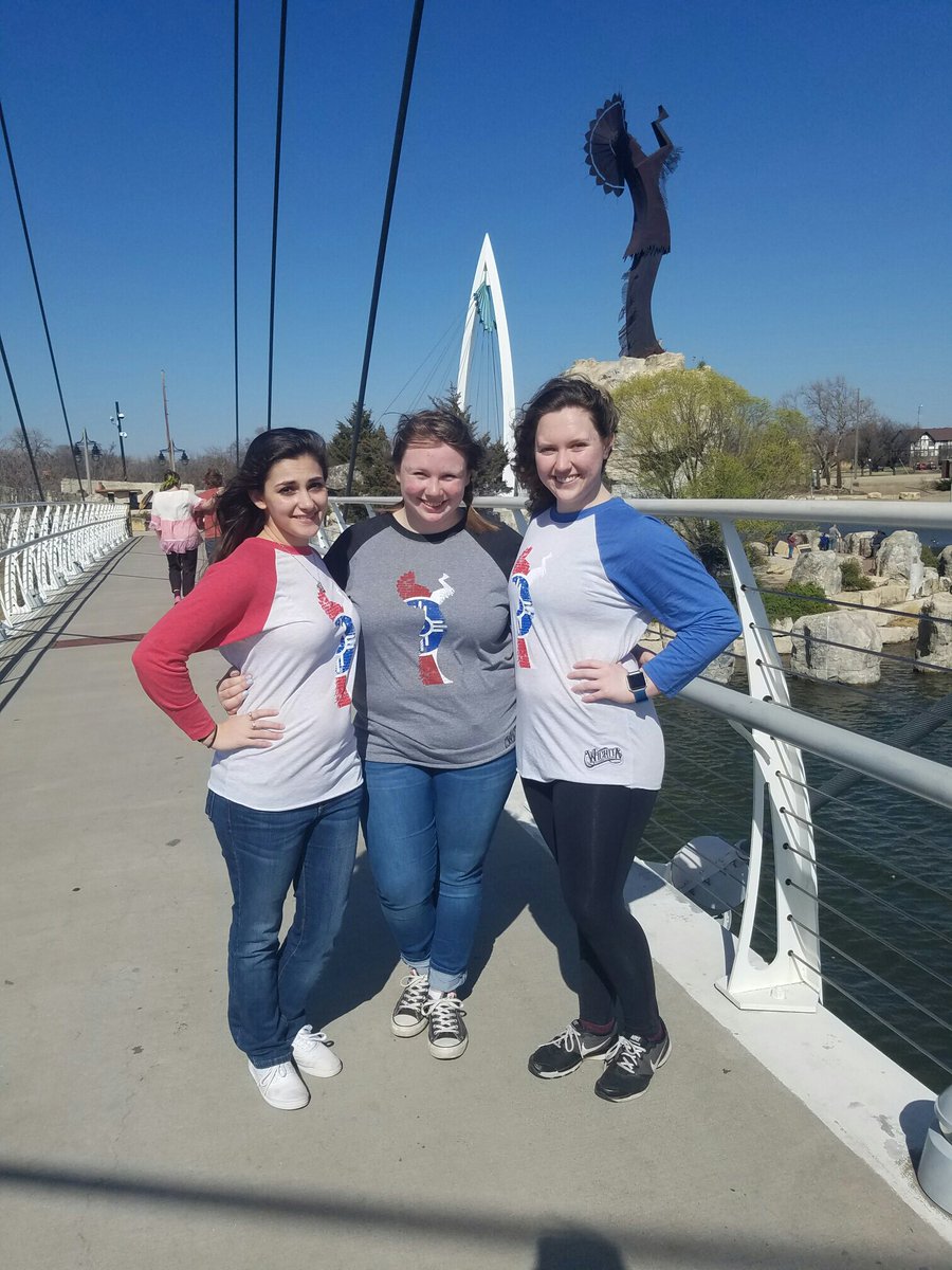 BrinasaurusRex_'s tweet photo. Shoutout to @urbaninteriors5 for the amazing shirts and for letting us hang out while we waited for @HunterHayes tickets! #kfdi https://t.co/mZAFxJxmSN