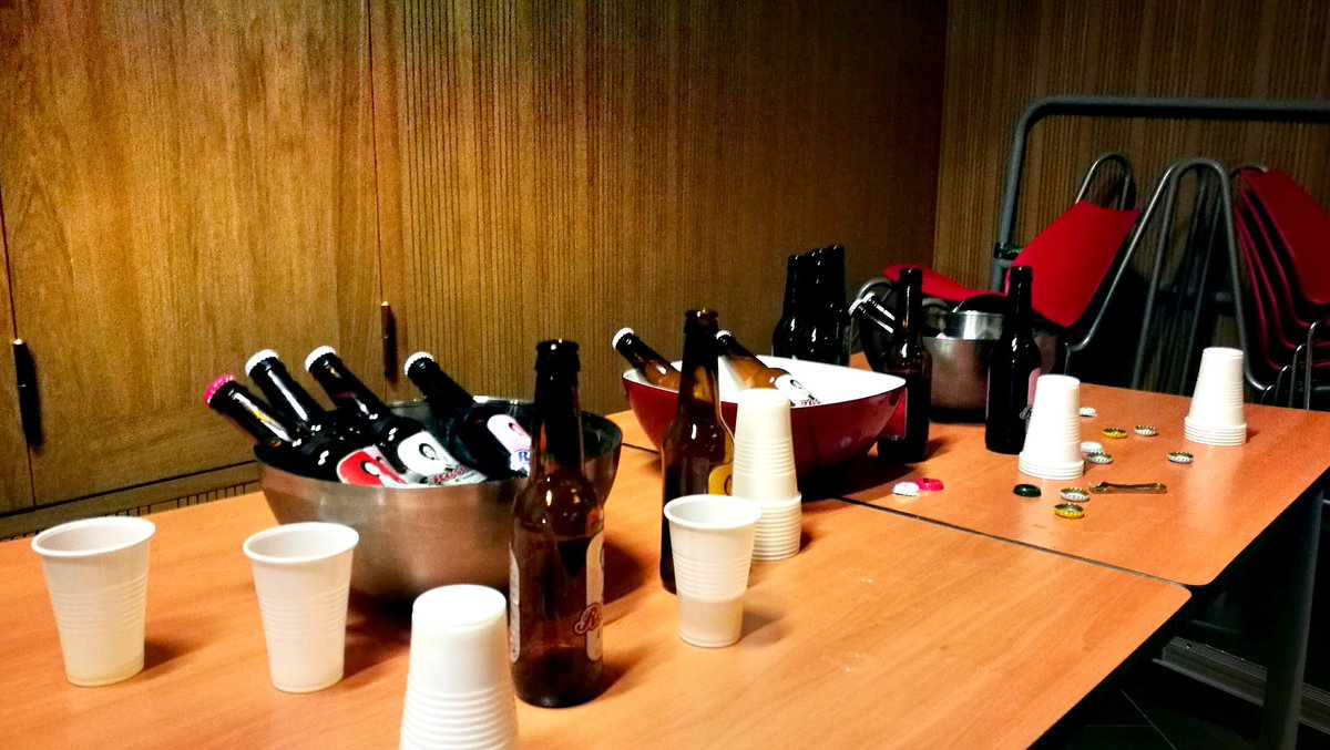 curtlasang's tweet photo. Hem comptabilitzat unes 80 persones! Tot un èxit! Moltes gràcies a tots! @Blai_Peris @CervezaRosita #embotitsObach #elMesonet #floresSilvia https://t.co/fa3QNZq6nY