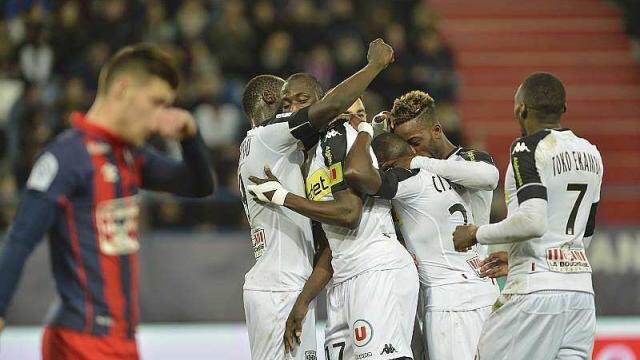LaDalleAngevOFF's tweet image. #SportAngers #SMCSCO ⚽
Victoire 3-2 à Caen, la 4ème de suite en @Ligue1 ! ⚫⚪ #36points #TeamSCO #ObjectifMaintien #LaDalleAngevine 👊