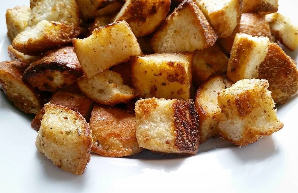 katmedinanino's tweet photo. #Homemade #Vegan #Croutons Made w/ #HamptonCreek #JustCaesar & #JustGoddess - #SO #Yummy!
… https://t.co/lqZTaCvhcH https://t.co/UDIRKDjtrB