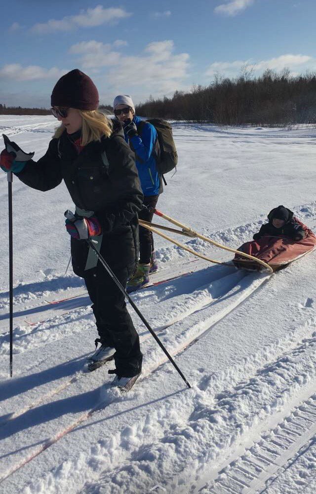 Umealven's tweet photo. Inget skämt! Folk har s upp frivilligt o dragit längdskidåkningsspår under vecka 10 runt Umeälven! Här Lillsandskär-Strömpilen @VK_Redaktion https://t.co/8uxBpTMTCq