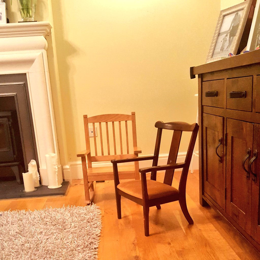 StrangeSocks's tweet image. I can't get over how adorable these chairs are #TinyMinds #TinyChair