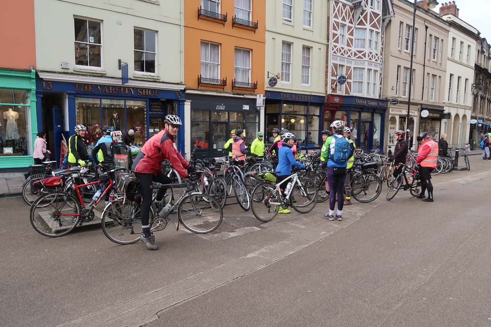 Last Sunday's ride: wind that strengthened as the day went on, rain, a puncture, worldly goods scattered on the road bit.ly/2m8Z0vD