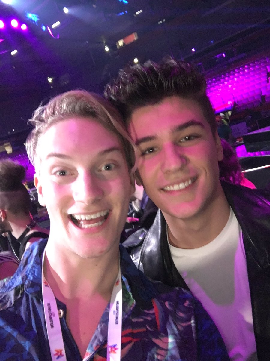 ThobiasThorwid's tweet photo. Grattis alla finalister!!👏🏼 Så synd att @LOREEN_TALHAOUI inte e en av dom!😭 Nu efterfestar vi!! 🕺🏼🎶 #melfest #andrachansen #linkan #loreen https://t.co/JET0Kh45zc