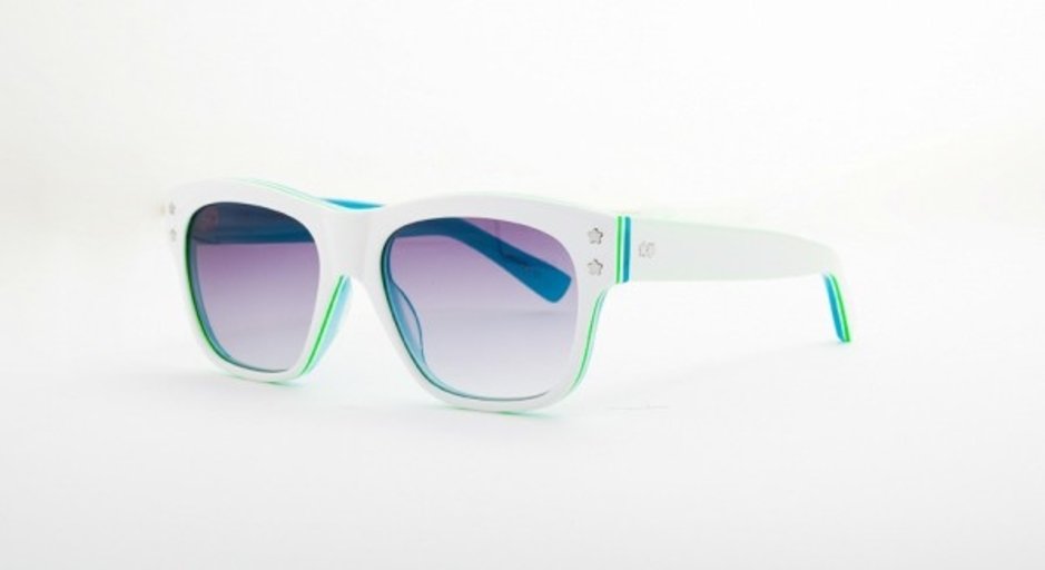 DavidCharlesCW's tweet image. Discover the #MiniIcons sunglasses collection by Oliver Goldsmith, exclusive to #DavidCharlesCW 👓 Shop #SS17 shades: ow.ly/XLFv309ylJK