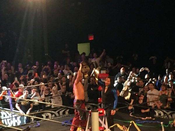 Lo que si es oficial, es que los hermanos Hardy's son nuevos campeones en parejas de Ring of Honor. Bien por ellos. #ManhattanMayhemVI