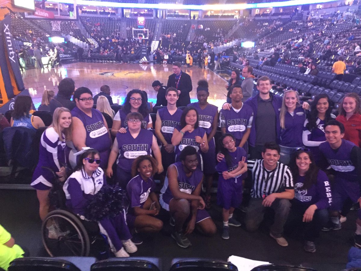 freddy_gayosso's tweet photo. Great game at the Pepsi Center for Unified Denver South as they played TJ!! Go Rebels!!!🏀🏀🏀 @denversouthhigh @DSOUTHAthletics https://t.co/zN1jBlTDyt