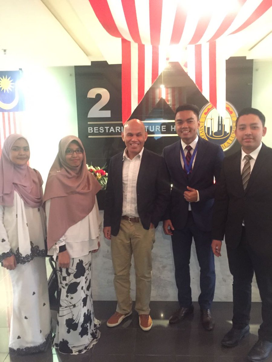 KDPUiTM's tweet image. Selesai pembentangan Akhir untuk Pitch For Progress di UNIKL dengan kerjasama KPTM Doakan team UiTM.
#soaringupward