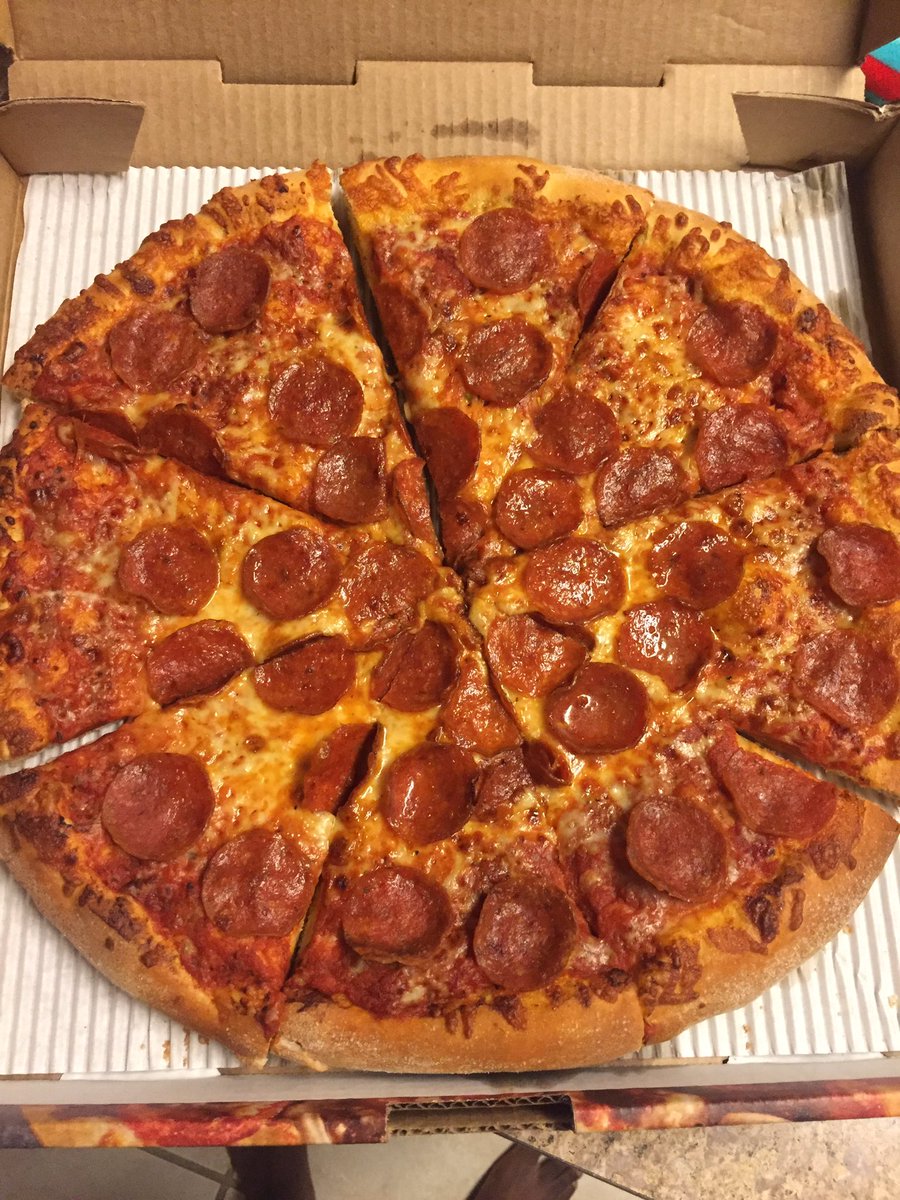 InfoSnapbacks's tweet image. Invited friends over for #dukevsunc game, spoke highly about @MarcosPizza and get this..So embarrassing!! 😡😡