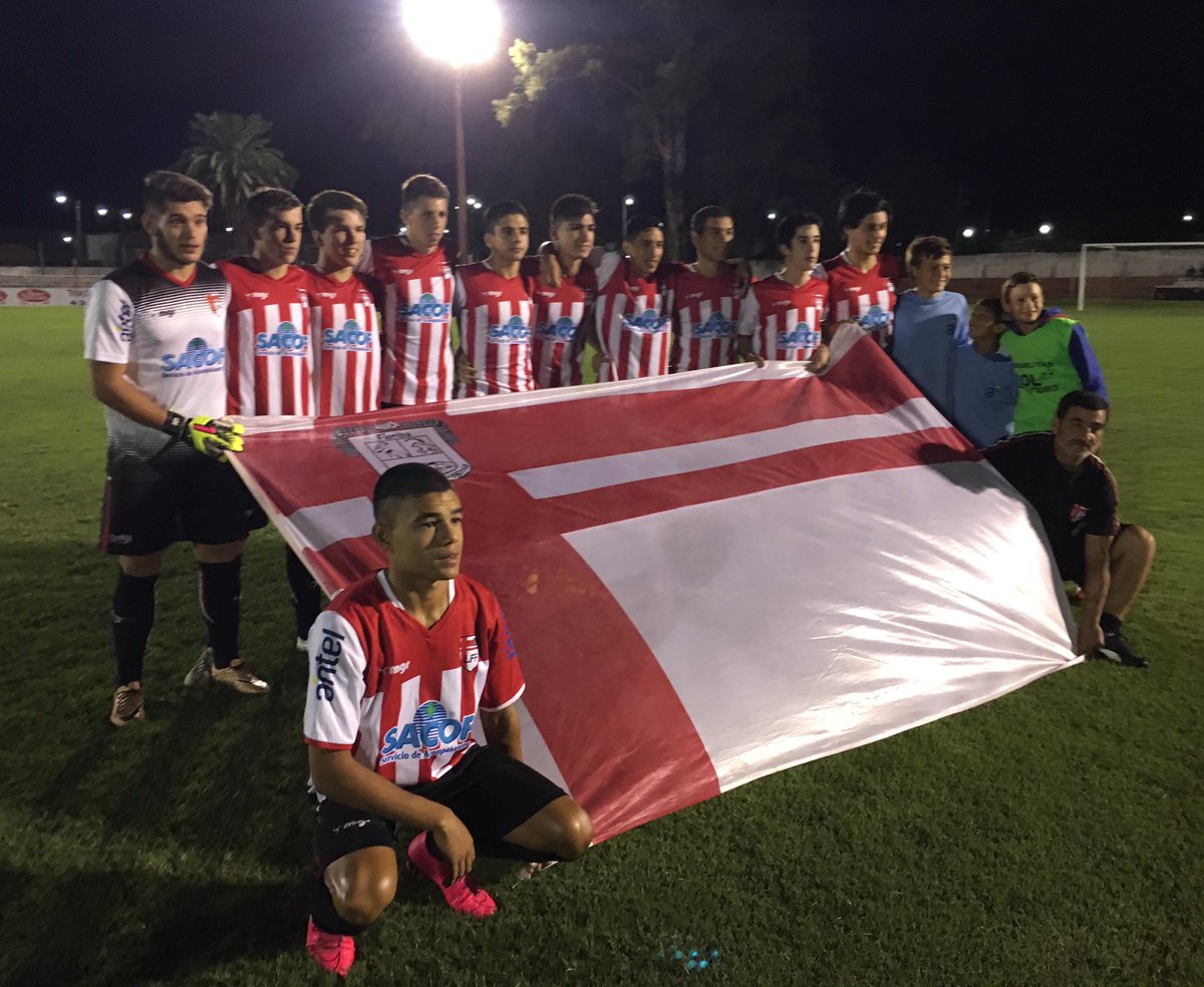 futbolflorida's tweet photo. #COPAFI En juego Florida - Río Negro #SUB18 https://t.co/fIdIvlKovC