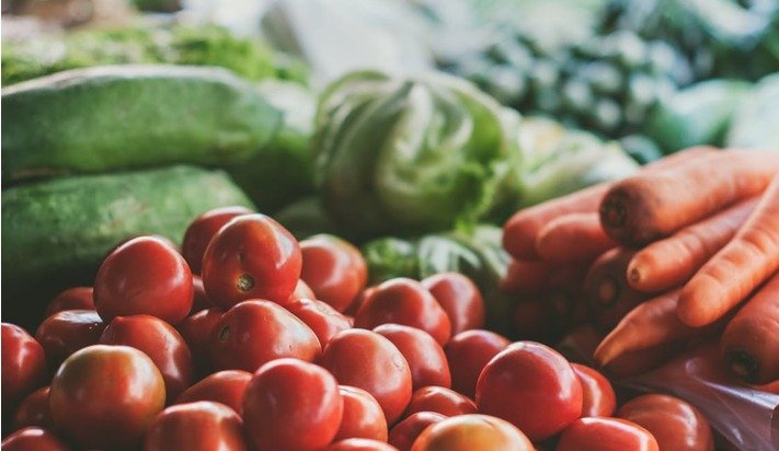 PilotInsurance's tweet photo. Are pricier foods healthier foods? Studies show the correlation is mostly false: https://t.co/wnXNSqzzim https://t.co/CRlmN2qPhj
