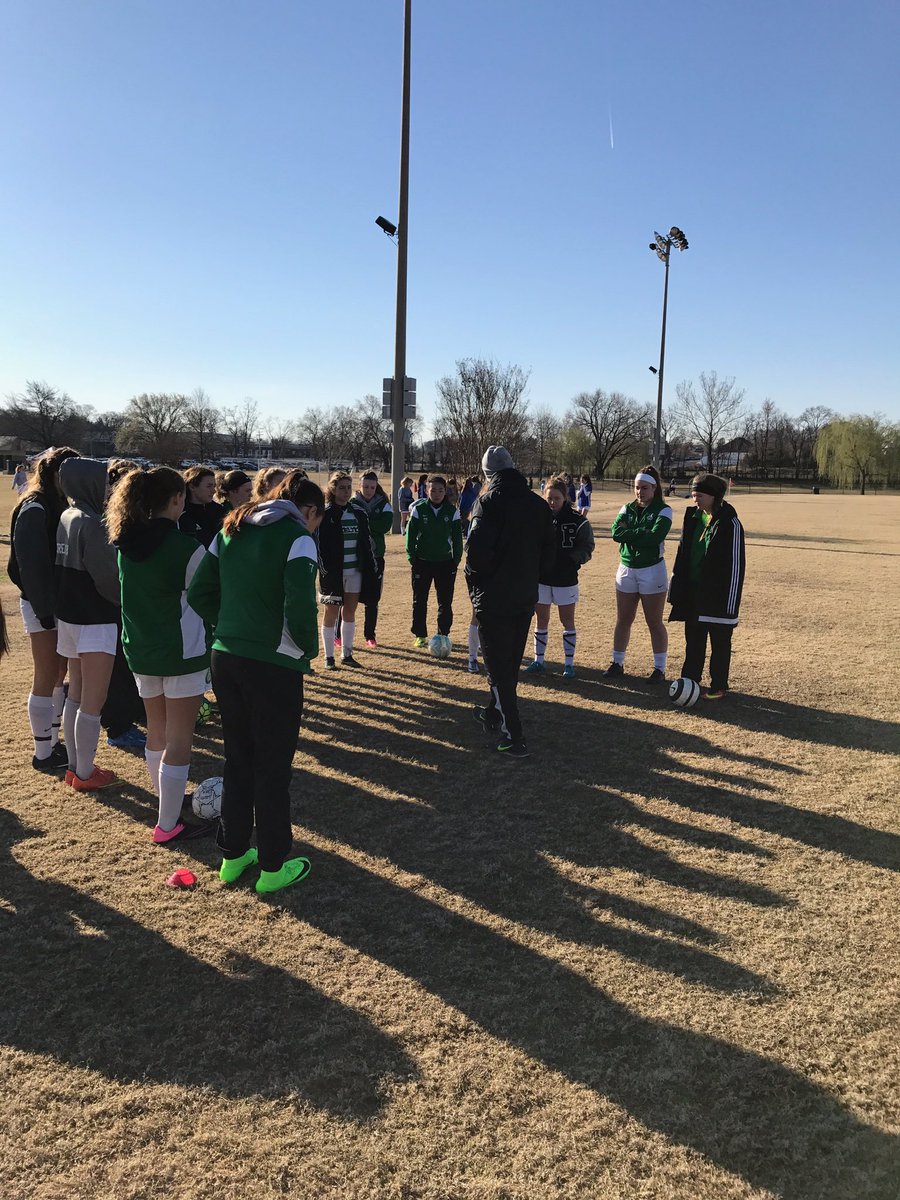 MichiganCeltic's tweet photo. Coach Sammy starts the day with an inspirational team talk. #focusedteam https://t.co/benvokrrow
