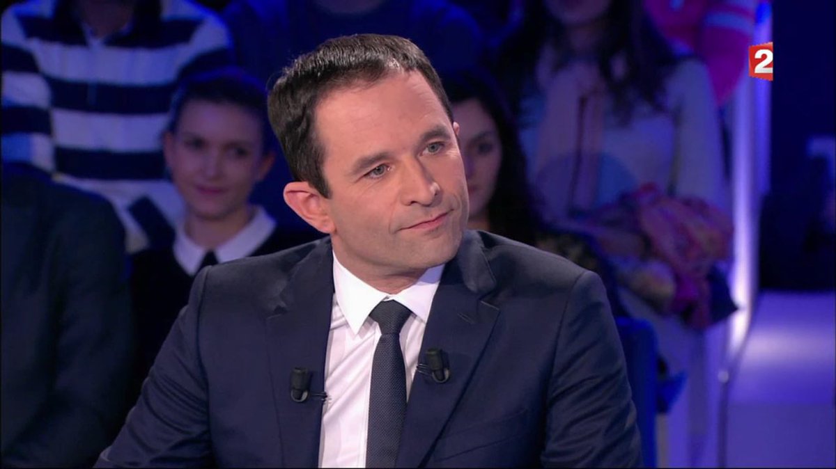 benoithamon's tweet photo. La crédibilité de celui/celle qui se présente au suffrage des Français tient à la volonté qu'on a de redonner du pouvoir aux citoyens. #ONPC https://t.co/cgCse4RflL