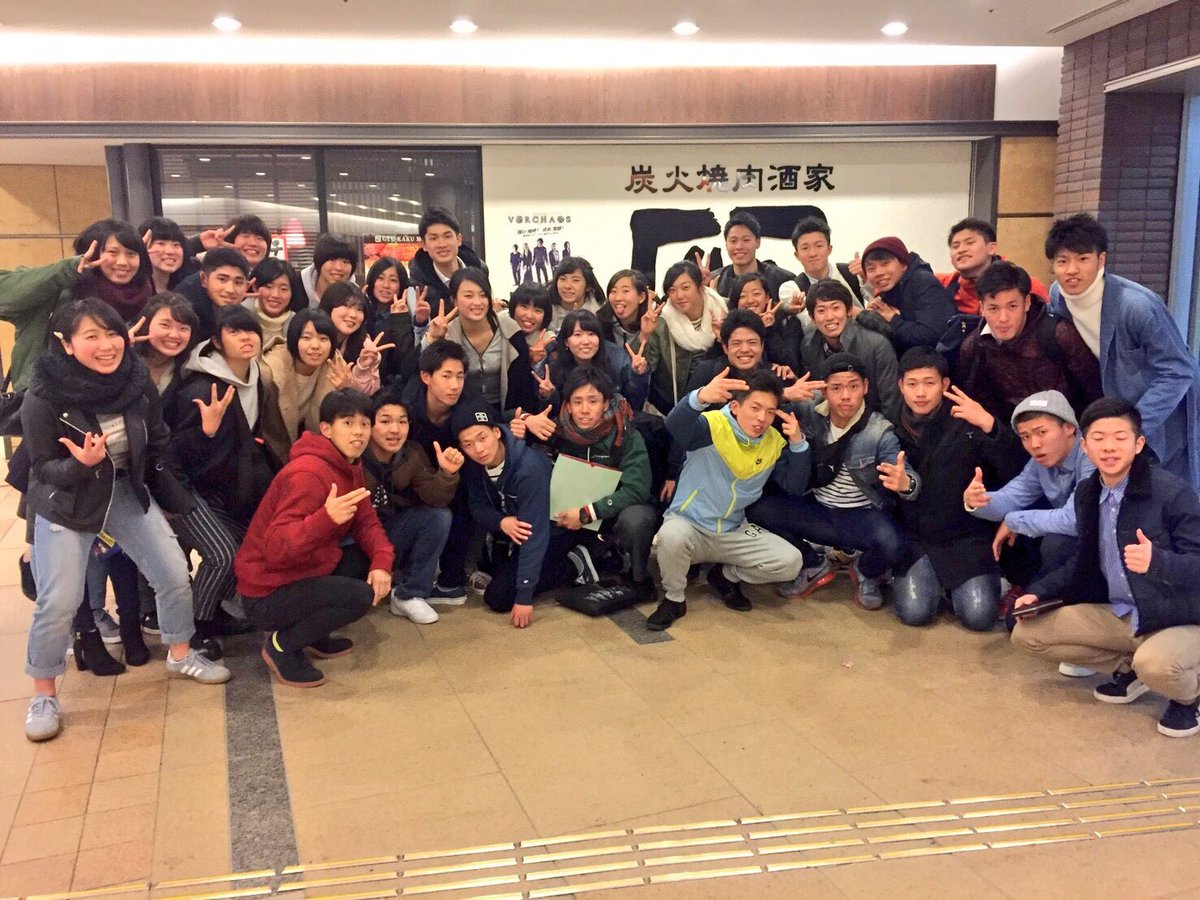 VmCgt's tweet photo. 卒業しました🌸
本当にこの3年間クラスのメンバー、先生方、後輩、先輩方に恵まれて幸せでした。
しんや先生が言っていた
「人のために何かできる人」
この言葉を大切に大学生活も送りたいと思います。
すげー寂しいけどまた会えるのを楽しみにそれぞれの道に向かってみんな頑張ろう！ https://t.co/RRHrOQ5u3c