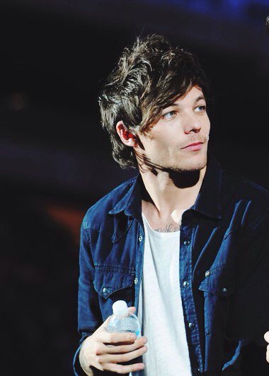 NastyaDen7's tweet photo. #WeSupportLouis Знайте, вы не разбили ему лоб, а вы разбили сердце его фанатам https://t.co/bqQx1EiM4m