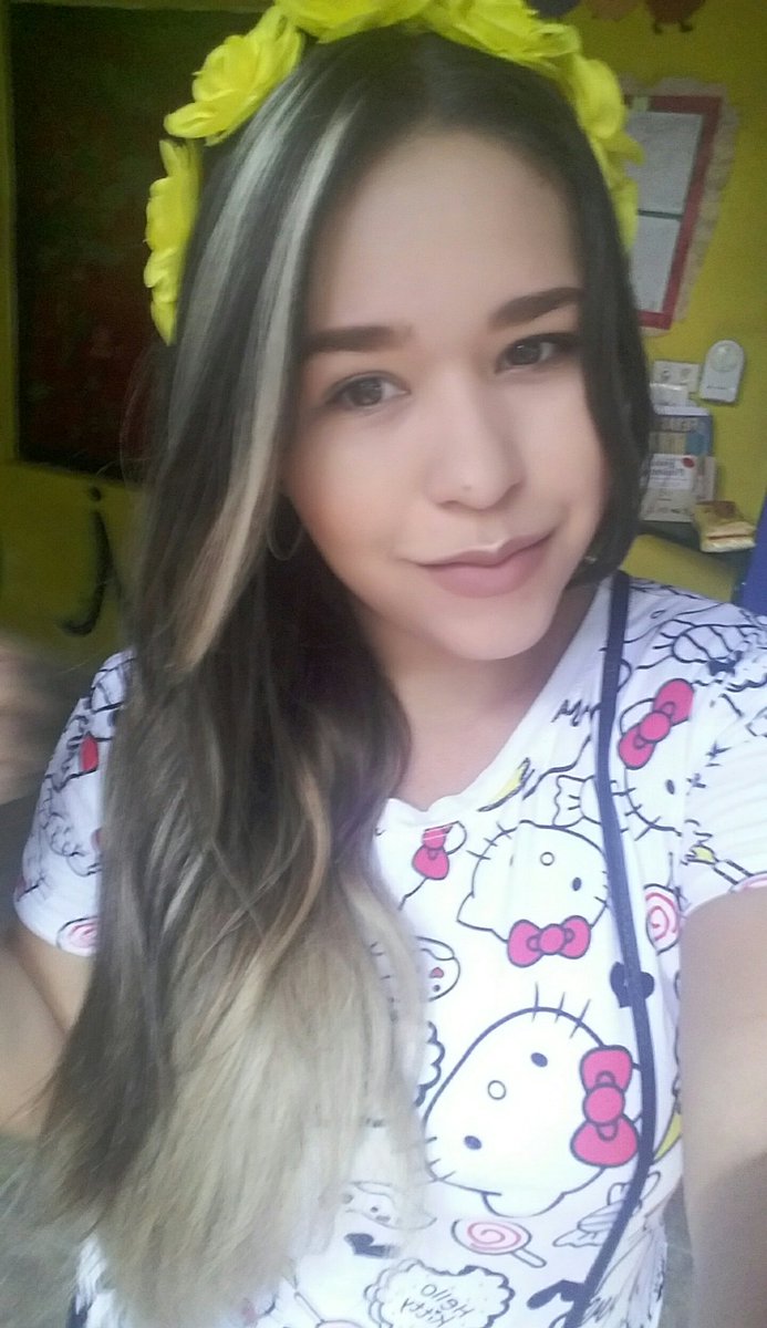 LaInsoportableV's tweet photo. #TeamCachetonas #TeamFloricienta 🌼💛 https://t.co/oNBzr08FVE