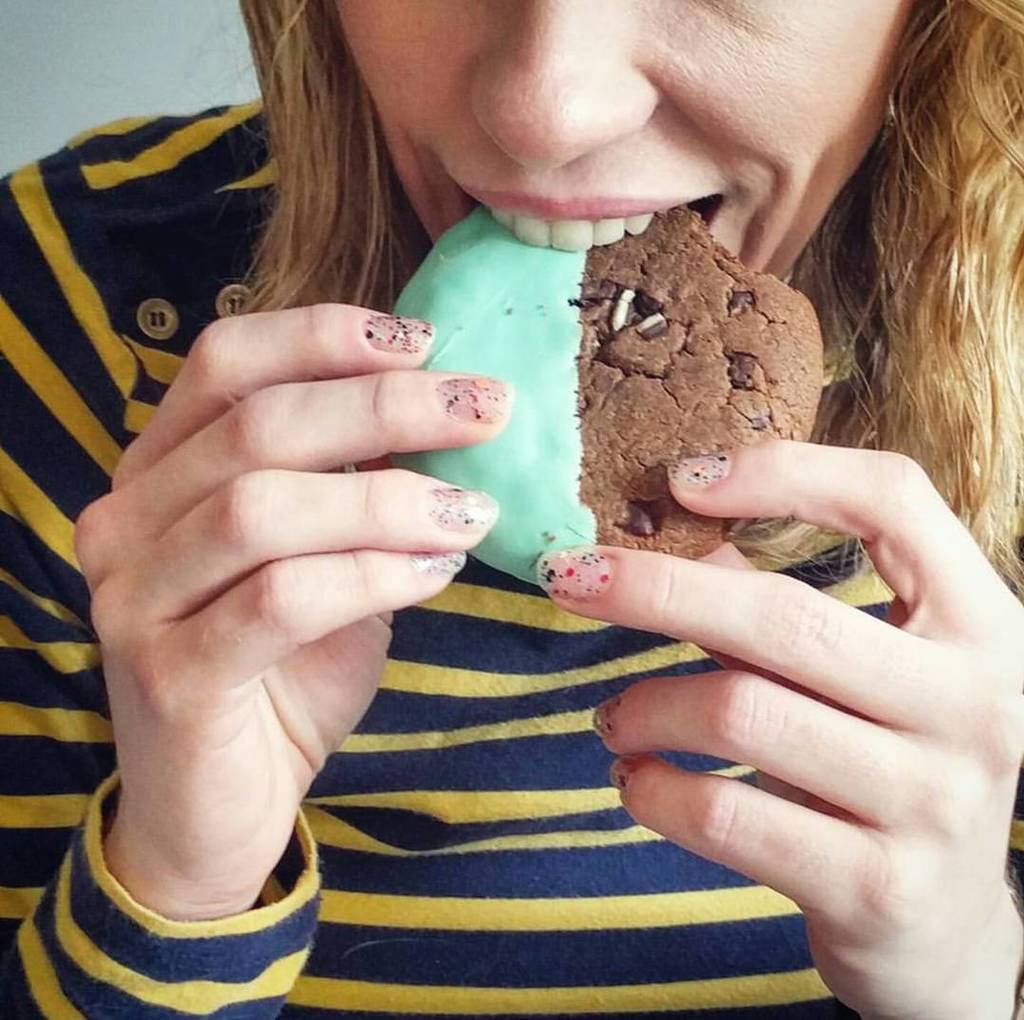 korovaunrivaled's tweet photo. @modernstonersf enjoying our #250mgTHC #mintdip cookie!
Photo Credit: @modernstonersf https://t.co/C4vzg0uSbZ https://t.co/WTas9QC4je