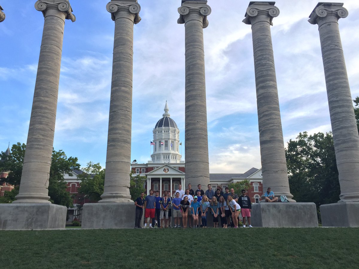 Mizzou_IISE's tweet photo. A few of Mizzou's IISE chapter all the way from Mizzou's columns to Lubbock, TX! @ttuiiseconf2017 https://t.co/bpLq0CYLvI
