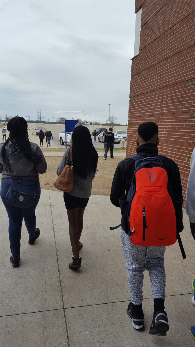 principaliam's tweet image. Exit Rotation #attendclass #beontime #completeassignments #buildcharacter #decision-making #webelieveinourfalcons 💙🎈 @courtleepeck @kofnorth