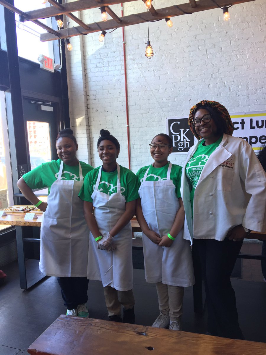 FTT_Pittsburgh's tweet photo. These student chefs are so impressive! Follow @CKitchenPgh for Project Lunch Tray info #cookingclubs #keepitrealkeepitlocal @SmallmanGalley https://t.co/aLc5rXVgIX
