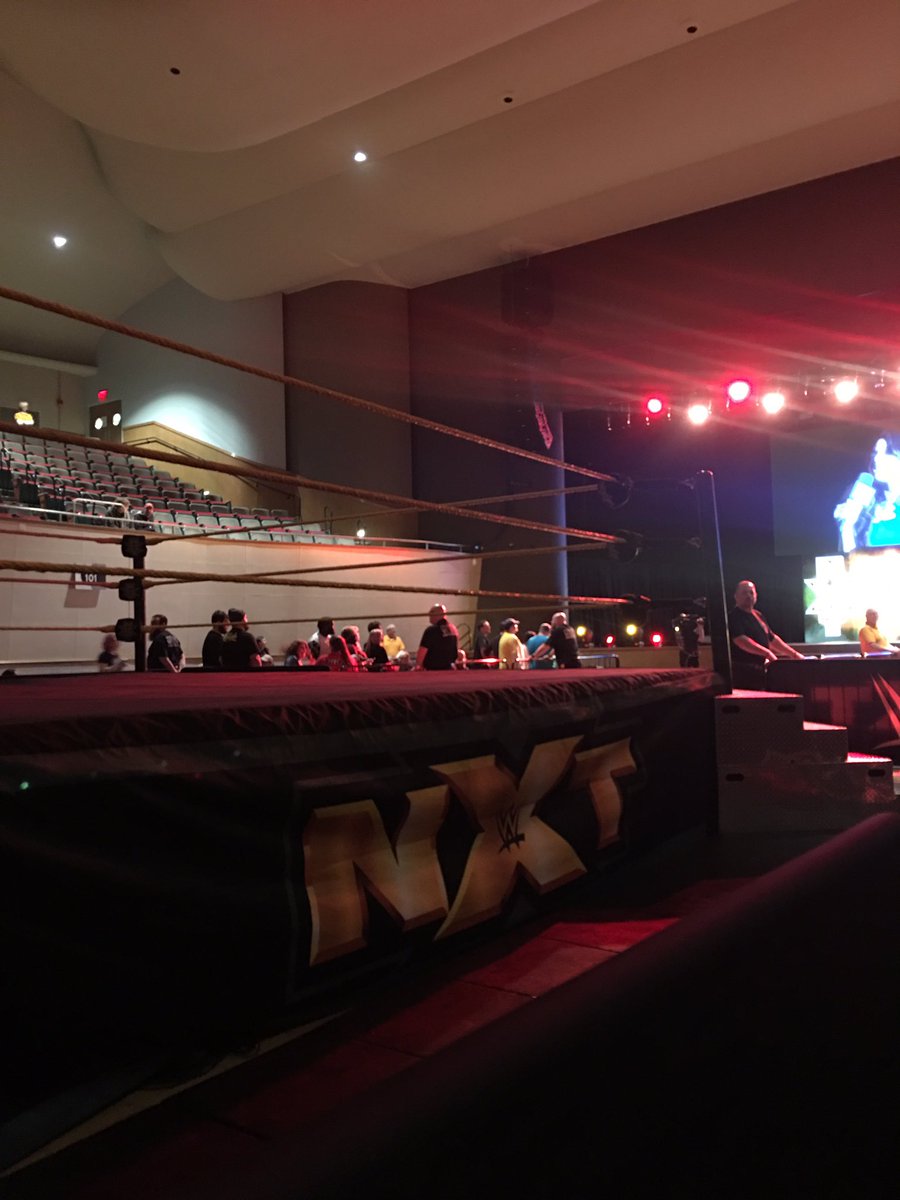 pamelaa_nicolee's tweet photo. night numero dos! #NXTWeekend is about to commence! #NXTYoungstown ps, happy early birthday @Stacysilvers 😘 https://t.co/nEuOAsOqnU