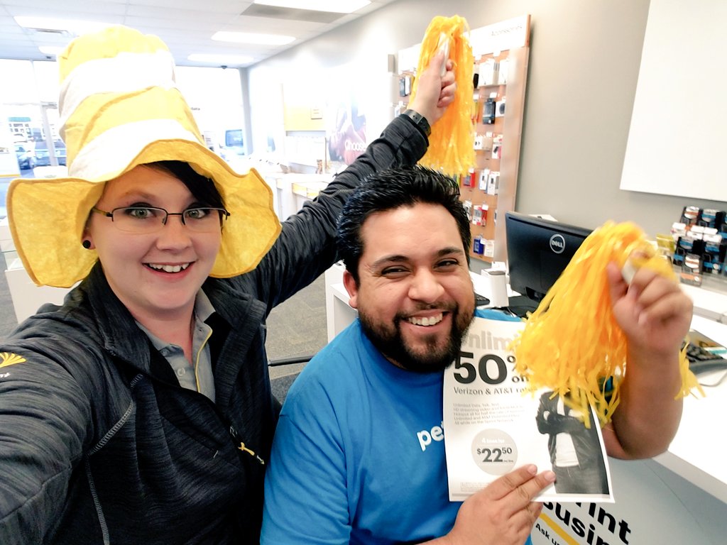 WL_HUT's tweet photo. Cheering for @sprint unlimited plans, together with Petco for SST 3/11 prep! @TimMiller44 @PlainsRD @wl_byoung @WL_News @JohnnyCroney https://t.co/DpKSI9kb5J